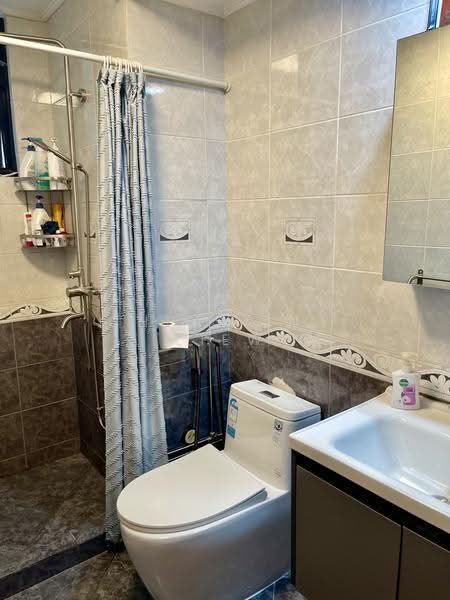Spring Grove, 53 Grange Road, Tanglin / Holland / Bukit Timah, 2 Bedrooms, 1,012 sqft, Condominium For Sale, by Christina Liew, 500267970 - Bathroom - PropertyGuru.com.sg