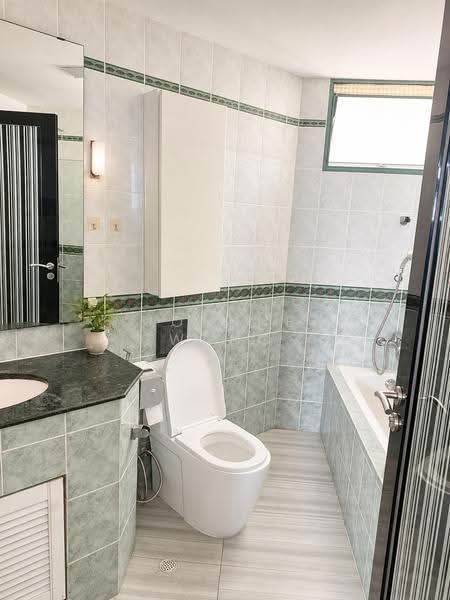 Yew Mei Green, 52 Choa Chu Kang North 6, Dairy Farm / Bukit Panjang / Choa Chu Kang, 3 Bedrooms, 1,292 sqft, Condominium For Sale, by Joanne Wang, 500267975 - Bathroom - PropertyGuru.com.sg