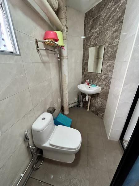 275 Toh Guan Road, 275 Toh Guan Road, Boon Lay / Jurong / Tuas, 3 Bedrooms, 969 sqft, HDB Flat For Sale, by Ganesan Nesh, 500267977 - Bathroom - PropertyGuru.com.sg