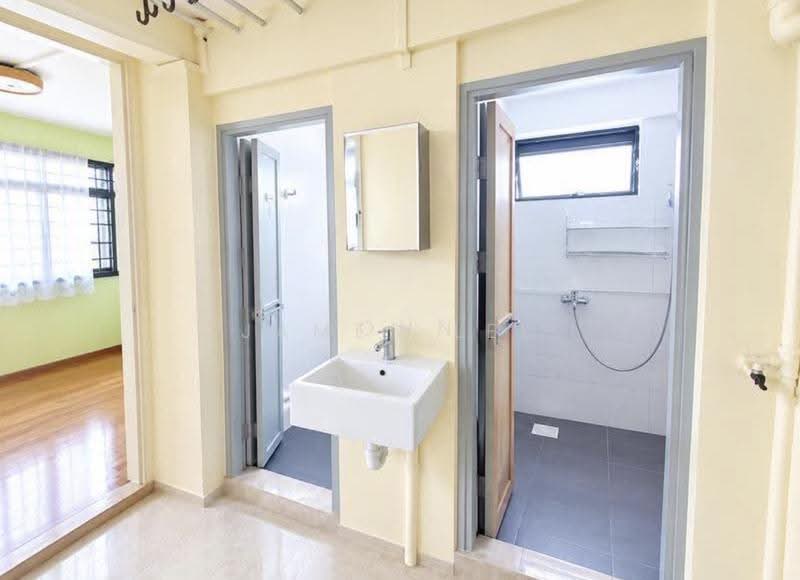4 Lorong 7 Toa Payoh, 4 Lorong 7 Toa Payoh, Balestier / Toa Payoh, 3 Bedrooms, 732 sqft, HDB Flat For Sale, by James Lee, 500267981 - Bathroom - PropertyGuru.com.sg