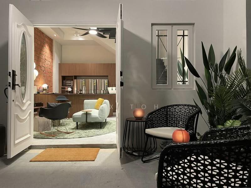 **LANDED** @ D09 Freehold Conservation Terrace Investment, Mount Sophia Vicinity, Orchard / River Valley, 8 Bedrooms, 2,808 sqft, Terraced House For Sale, by Max Toh, 500268027 - Kitchen - PropertyGuru.com.sg