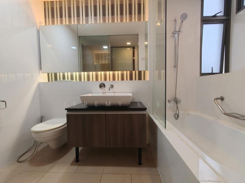 38 Amber, 38 Amber Rd, East Coast / Marine Parade, 2 Bedrooms, 893 sqft, Condominium For Rent, by Jeremy Liew, 500268032 - Bathroom - PropertyGuru.com.sg
