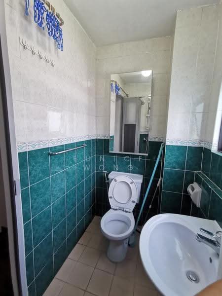 Barossa Gardens, Pasir Panjang Road, Buona Vista / West Coast / Clementi New Town, 4 Bedrooms, 2,045 sqft, Terraced House For Sale, by Eunice Wong, 500268036 - Bathroom - PropertyGuru.com.sg