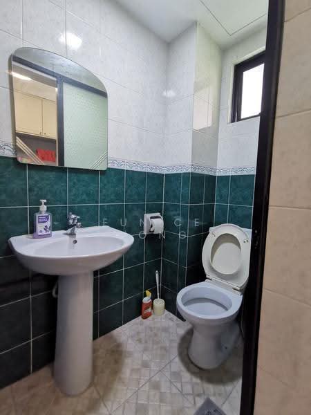 Barossa Gardens, Pasir Panjang Road, Buona Vista / West Coast / Clementi New Town, 4 Bedrooms, 2,045 sqft, Terraced House For Sale, by Eunice Wong, 500268036 - Bathroom - PropertyGuru.com.sg