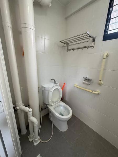 18 Joo Seng Road, 18 Joo Seng Road, Macpherson / Potong Pasir, 3 Bedrooms, 772 sqft, HDB Flat For Rent, by Parry Tiwari Pradeep, 500268041 - Bathroom - PropertyGuru.com.sg
