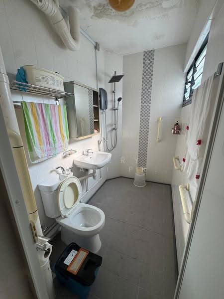 18 Joo Seng Road, 18 Joo Seng Road, Macpherson / Potong Pasir, 3 Bedrooms, 772 sqft, HDB Flat For Rent, by Parry Tiwari Pradeep, 500268041 - Bathroom - PropertyGuru.com.sg
