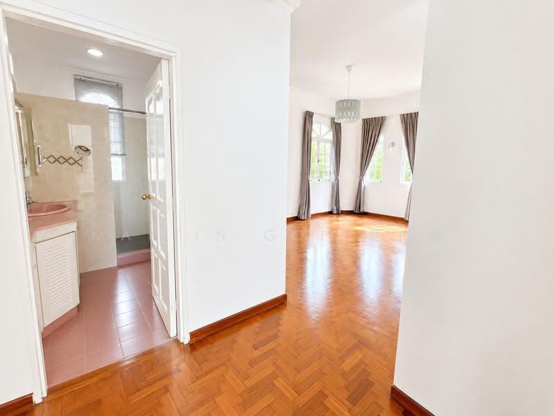 NASSIM BUNGALOW!! Regular, Wide-Frontage Plot!!, Nassim | Fernhill | Ladyhill | Orange Grove Road, Tanglin / Holland / Bukit Timah, 4 Bedrooms, 7,300 sqft, Bungalow House For Sale, by Martin Goh 吴伟楠, 500268043 - Bathroom - PropertyGuru.com.sg