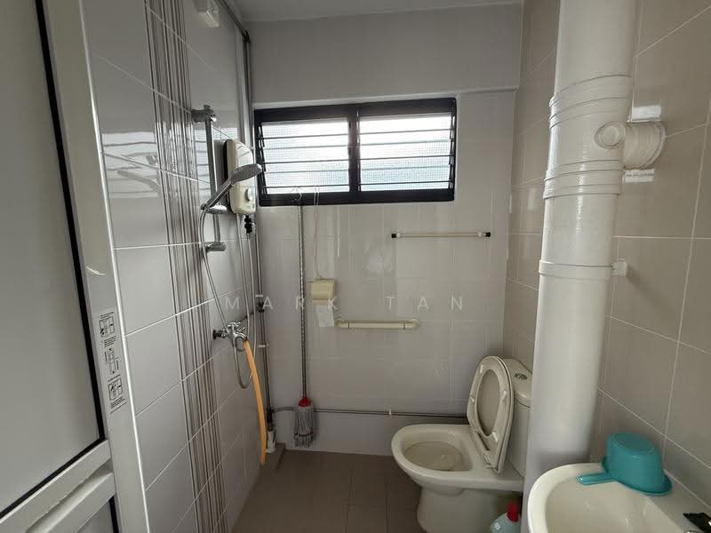 473 Jurong West Street 41, 473 Jurong West Street 41, Boon Lay / Jurong / Tuas, 2 Bedrooms, 721 sqft, HDB Flat For Sale, by Mark Tan, 500268054 - Bathroom - PropertyGuru.com.sg