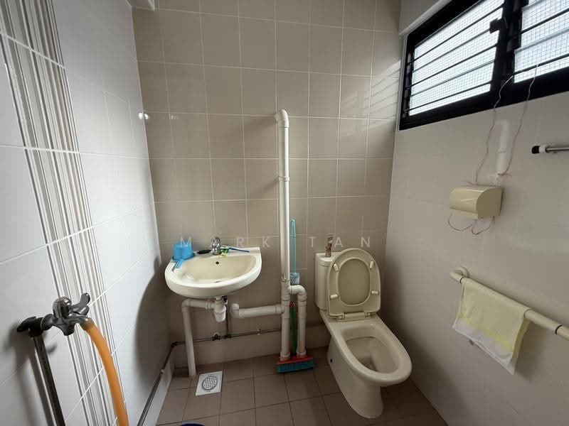 473 Jurong West Street 41, 473 Jurong West Street 41, Boon Lay / Jurong / Tuas, 2 Bedrooms, 721 sqft, HDB Flat For Sale, by Mark Tan, 500268054 - Bathroom - PropertyGuru.com.sg