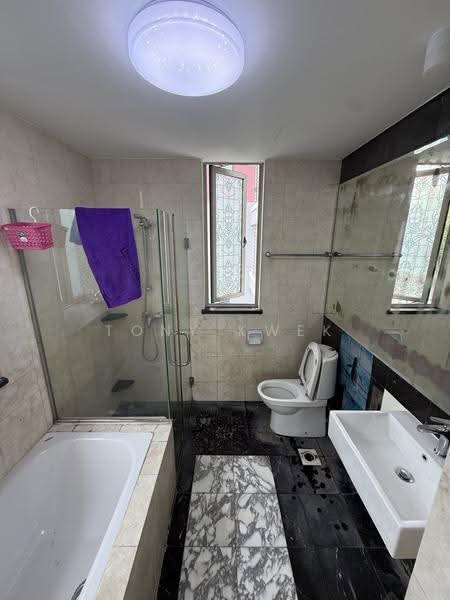 Rosewood, 13 Rosewood Drive, Admiralty / Woodlands, 2 Bedrooms, 1,012 sqft, Condominium For Rent, by Tony Kwek, 500268092 - Bathroom - PropertyGuru.com.sg