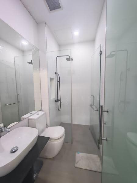 Frankel Estate/ Siglap/ Burnfoot Terrace/ Ettrick Terrace459, East Coast / Marine Parade, 6 Bedrooms, 2,900 sqft, Terraced House For Sale, by Christine Yap, 500268130 - Bathroom - PropertyGuru.com.sg