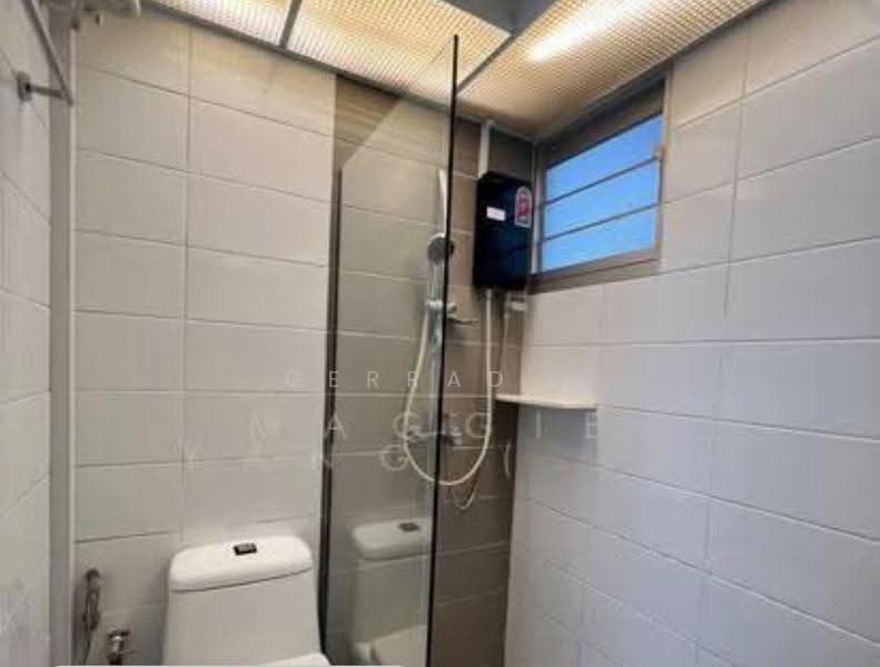 216B Boon Lay View, 216B Boon Lay Avenue, Boon Lay / Jurong / Tuas, Room Rental, 210 sqft, HDB Flat For Rent, by GERRAD ., 500268144 - Bathroom - PropertyGuru.com.sg