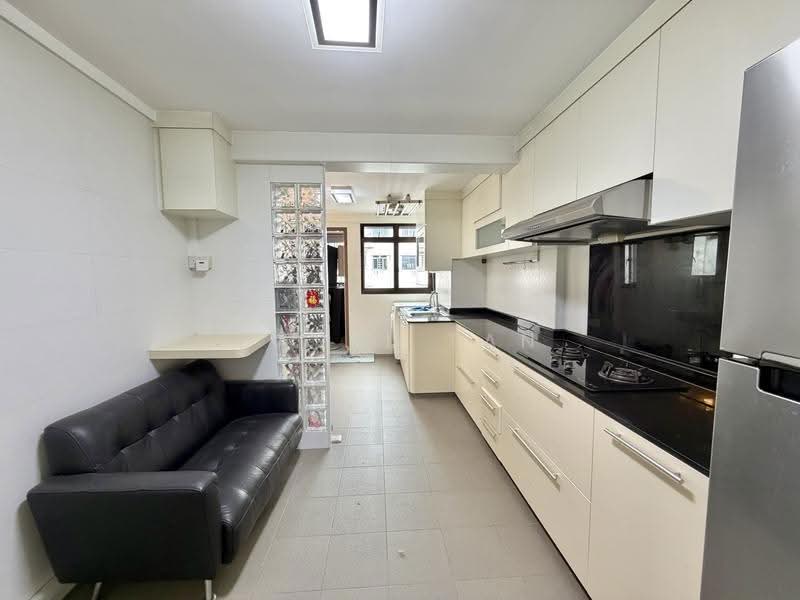 110 Lorong 1 Toa Payoh, 110 Lorong 1 Toa Payoh, Balestier / Toa Payoh, 3 Bedrooms, 700 sqft, HDB Flat For Rent, by Daryl Tan, 500268152 - Kitchen - PropertyGuru.com.sg