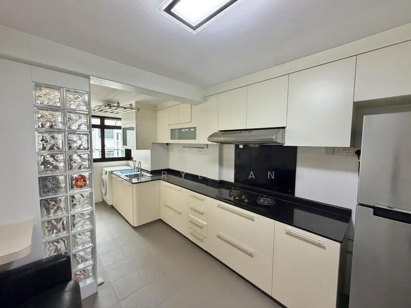 110 Lorong 1 Toa Payoh, 110 Lorong 1 Toa Payoh, Balestier / Toa Payoh, 3 Bedrooms, 700 sqft, HDB Flat For Rent, by Daryl Tan, 500268152 - Kitchen - PropertyGuru.com.sg