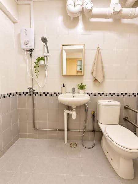 101 Bishan Street 12, 101 Bishan Street 12, Ang Mo Kio / Bishan / Thomson, 3 Bedrooms, 1,302 sqft, HDB Flat For Sale, by Louis Tay, 500268154 - Master Bathroom - PropertyGuru.com.sg