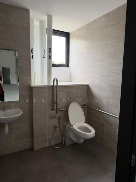 Tampines Connection, 2 Tampines North Drive 4, Pasir Ris / Tampines, 2,002 sqft, Factory / Workshop (B2) For Rent, by Jeslin Pear, 500268189 - Bathroom - CommercialGuru.com.sg