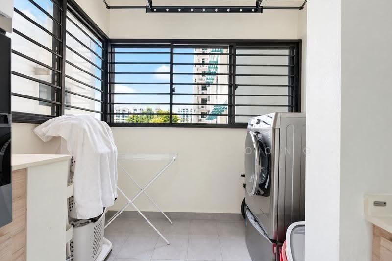 686B Jurong West Central 1, 686B 686B, Boon Lay / Jurong / Tuas, 3 Bedrooms, 1,184 sqft, HDB Flat For Sale, by Wong Mei Foong, 500268222 - Balcony - PropertyGuru.com.sg