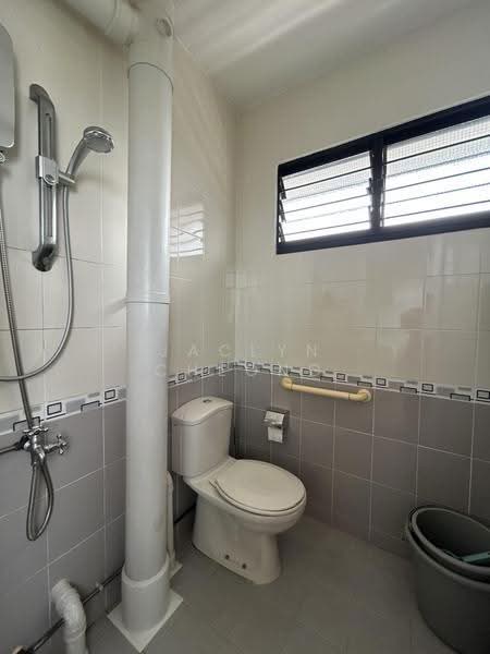 512 Ang Mo Kio Avenue 8, 512 Ang Mo Kio Avenue 8, Ang Mo Kio / Bishan / Thomson, 3 Bedrooms, 1,001 sqft, HDB Flat For Sale, by Jaclyn Cheong, 500268236 - Bathroom - PropertyGuru.com.sg