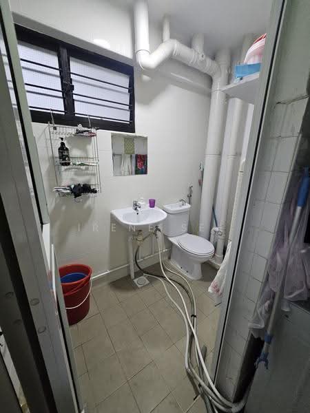 804 Tampines Avenue 4, 804 Tampines Avenue 4, Pasir Ris / Tampines, 3 Bedrooms, 1,302 sqft, HDB Flat For Rent, by Irene See, 500268246 - Bathroom - PropertyGuru.com.sg