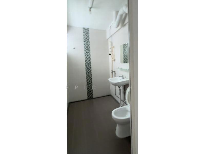 172 Bedok South Road, 172 Bedok South Road, Bedok / Upper East Coast, 3 Bedrooms, 1,313 sqft, HDB Flat For Rent, by Eric Toh, 500268259 - Bathroom - PropertyGuru.com.sg
