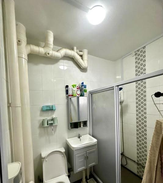629 Yishun Street 61, 629 Yishun Street 61, Sembawang / Yishun, 2 Bedrooms, 785 sqft, HDB Flat For Sale, by Seri Fatmawati Binte Hambali, 500268268 - Bathroom - PropertyGuru.com.sg