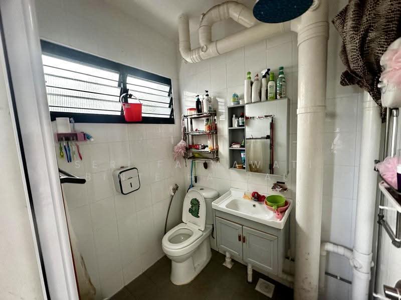 629 Yishun Street 61, 629 Yishun Street 61, Sembawang / Yishun, 2 Bedrooms, 785 sqft, HDB Flat For Sale, by Seri Fatmawati Binte Hambali, 500268268 - Bathroom - PropertyGuru.com.sg