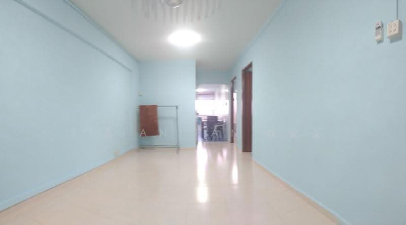 230 Serangoon Avenue 4, 230 Serangoon Avenue 4, Hougang / Punggol / Sengkang, 2 Bedrooms, 721 sqft, HDB Flat For Rent, by Stefan Tan 陳俊豪, 500268278 - Corridor - PropertyGuru.com.sg