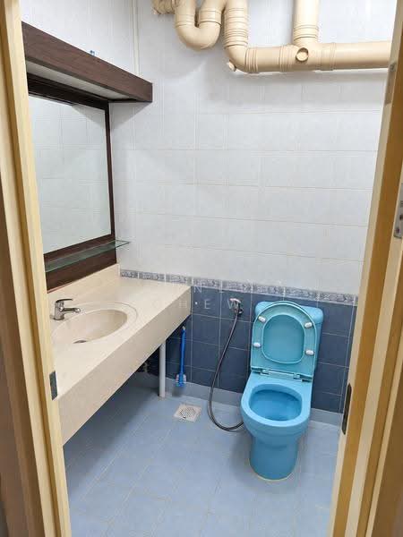 686D Choa Chu Kang Crescent, 686D Choa Chu Kang Crescent, Dairy Farm / Bukit Panjang / Choa Chu Kang, Room Rental, 180 sqft, HDB Flat For Rent, by Stanley Chew, 500268295 - Bathroom - PropertyGuru.com.sg