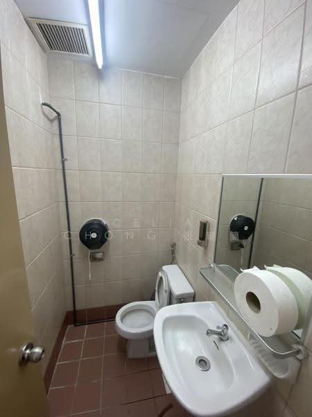 Eunos Techpark, 60 Kaki Bukit Place, Eunos / Geylang / Paya Lebar, 1,324 sqft, Light Industrial (B1) For Rent, by Celia Chong 张瑂籣, 500268303 - Bathroom - CommercialGuru.com.sg