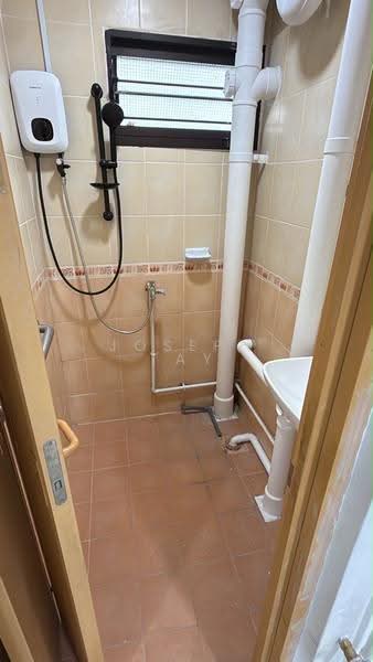 233 Lorong 8 Toa Payoh, 233 Lorong 8 Toa Payoh, Balestier / Toa Payoh, 2 Bedrooms, 710 sqft, HDB Flat For Rent, by Joseph Tay, 500268307 - Bathroom - PropertyGuru.com.sg