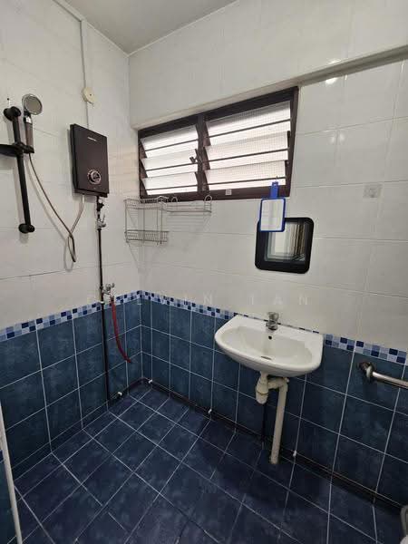 935 Tampines Street 91, 935 Tampines Street 91, Pasir Ris / Tampines, 3 Bedrooms, 1,140 sqft, HDB Flat For Sale, by Celvin Tan, 500268311 - Bathroom - PropertyGuru.com.sg