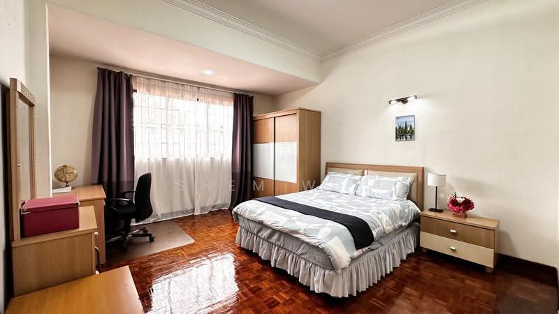 Yio Chu Kang Terrace, Yio Chu Kang Terrace, Hougang / Punggol / Sengkang, 5 Bedrooms, 2,500 sqft, Terraced House For Sale, by Shem Wee, 500268329 - Bedroom - PropertyGuru.com.sg