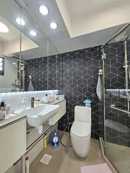 413A Northshore Drive, 413A Northshore Drive, Hougang / Punggol / Sengkang, 3 Bedrooms, 1,011 sqft, HDB Flat For Sale, by James Yeo, 500268337 - Bathroom - PropertyGuru.com.sg