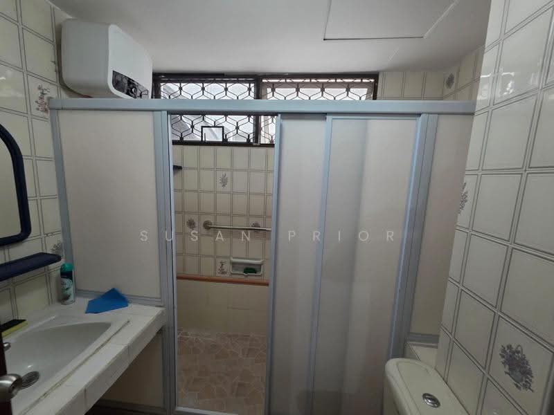 Green Green Grass Clementi Park, Clementi Park, Sunset Way, Clementi Park / Upper Bukit Timah, 3 Bedrooms, 1,959 sqft, Condominium For Rent, by Susan Prior, 500268346 - Bathroom - PropertyGuru.com.sg