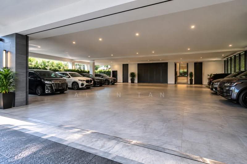 Tanglin/ Chatsworth Park GCB area, Tanglin / Holland / Bukit Timah, 6 Bedrooms, 11,090 sqft, Good Class Bungalow For Rent, by Alvin Tan, 500268363 - Car Park - PropertyGuru.com.sg