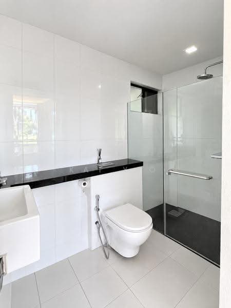 Limau Park, 30 Jalan Limau Bali, Bedok / Upper East Coast, 3 Bedrooms, 1,270 sqft, Condominium For Sale, by Kat Yeo, 500268365 - Bathroom - PropertyGuru.com.sg