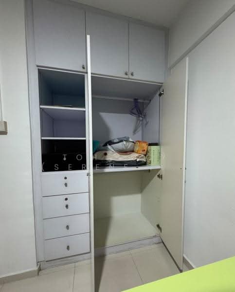 253 Pasir Ris Street 21, 253 Pasir Ris Street 21, Pasir Ris / Tampines, Room Rental, 100 sqft, HDB Flat For Rent, by Toh Lucy (Serene Toh), 500268375 - Wardrobe - PropertyGuru.com.sg