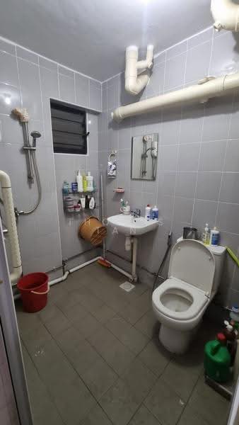 655 Hougang Avenue 8, 655 Hougang Avenue 8, Hougang / Punggol / Sengkang, Room Rental, 110 sqft, HDB Flat For Rent, by Thomas Tan, 500268388 - Bathroom - PropertyGuru.com.sg