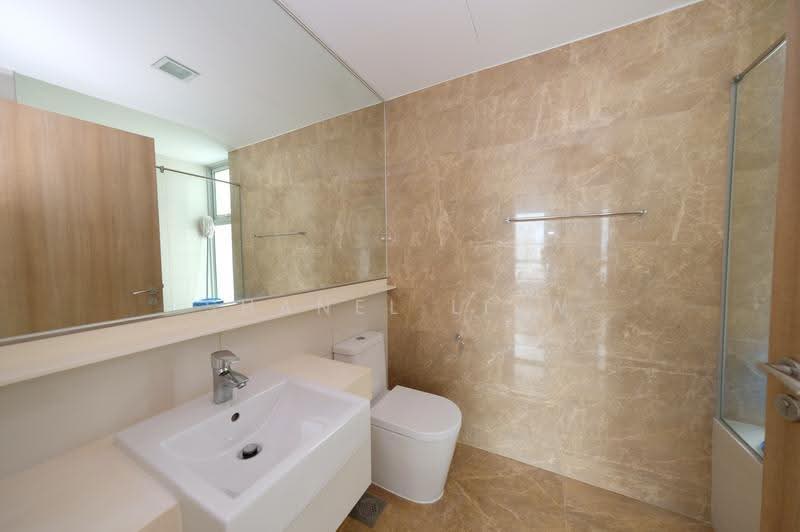 Caspian, 54 Lakeside Drive, Boon Lay / Jurong / Tuas, 3 Bedrooms, 1,001 sqft, Condominium For Sale, by Shanel Liew, 500268405 - Bathroom - PropertyGuru.com.sg