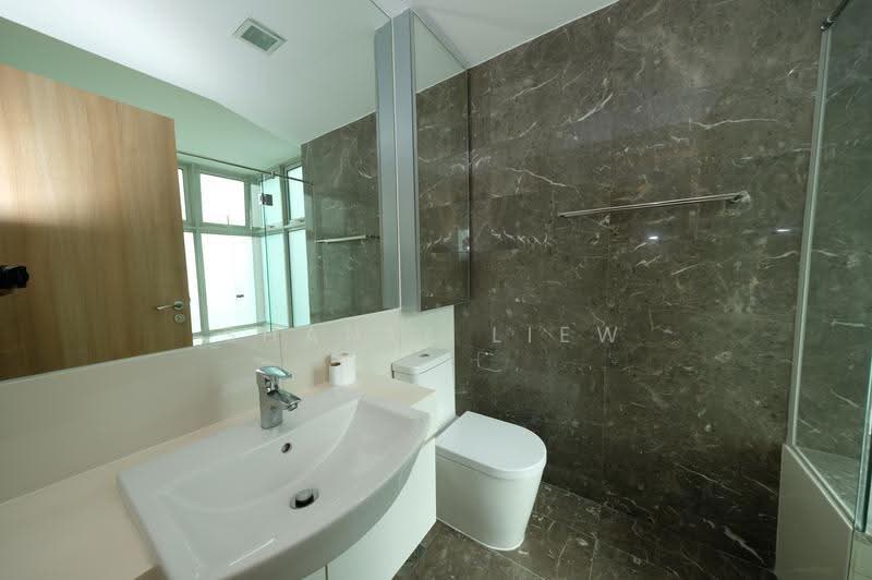 Caspian, 54 Lakeside Drive, Boon Lay / Jurong / Tuas, 3 Bedrooms, 1,001 sqft, Condominium For Sale, by Shanel Liew, 500268405 - Bathroom - PropertyGuru.com.sg