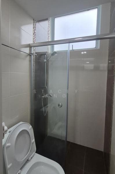 The Daffodil, 568 Upper East Coast Road, Bedok / Upper East Coast, 3 Bedrooms, 990 sqft, Apartment For Rent, by Stacey Ang, 500268412 - Bedroom 2 Bath - PropertyGuru.com.sg