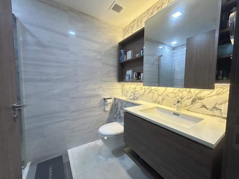 Queens Peak, 3 Dundee Road, Alexandra / Commonwealth, 3 Bedrooms, 840 sqft, Condominium For Sale, by Jean Wu, 500268428 - Bathroom - PropertyGuru.com.sg