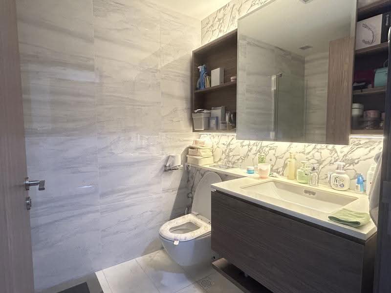 Queens Peak, 3 Dundee Road, Alexandra / Commonwealth, 3 Bedrooms, 840 sqft, Condominium For Sale, by Jean Wu, 500268428 - Bathroom - PropertyGuru.com.sg