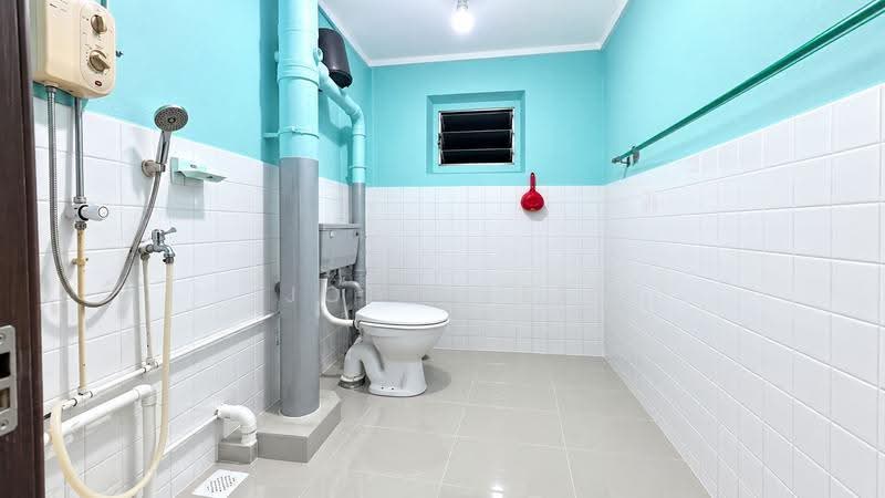 539 Bukit Batok Street 52, 539 Bukit Batok Street 52, Dairy Farm / Bukit Panjang / Choa Chu Kang, 2 Bedrooms, 786 sqft, HDB Flat For Sale, by John Lee, 500268436 - Bathroom - PropertyGuru.com.sg