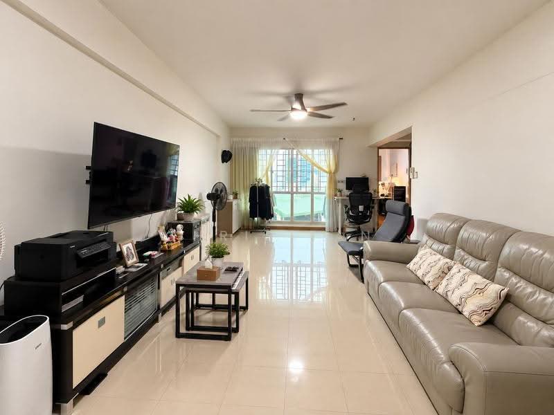 135 Edgedale Plains, 135 Edgedale Plains, Hougang / Punggol / Sengkang, 3 Bedrooms, 1,194 sqft, HDB Flat For Sale, by Chris Tan, 500268464 - Living Room - PropertyGuru.com.sg