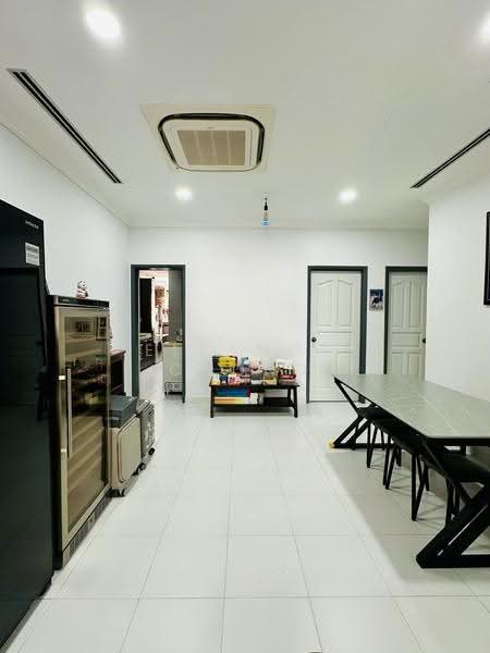 The Summit, 461 Upper East Coast Road, Bedok / Upper East Coast, 3 Bedrooms, 1,249 sqft, Condominium For Sale, by Eleanor Chong, 500268521 - Living Room - PropertyGuru.com.sg