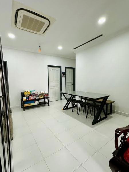The Summit, 461 Upper East Coast Road, Bedok / Upper East Coast, 3 Bedrooms, 1,249 sqft, Condominium For Sale, by Eleanor Chong, 500268521 - Dining Room - PropertyGuru.com.sg