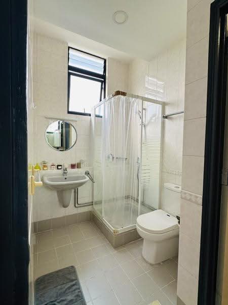 The Summit, 461 Upper East Coast Road, Bedok / Upper East Coast, 3 Bedrooms, 1,249 sqft, Condominium For Sale, by Eleanor Chong, 500268521 - Bathroom - PropertyGuru.com.sg