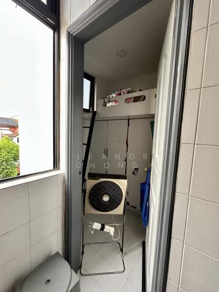 The Summit, 461 Upper East Coast Road, Bedok / Upper East Coast, 3 Bedrooms, 1,249 sqft, Condominium For Sale, by Eleanor Chong, 500268521 - Helper's Room - PropertyGuru.com.sg