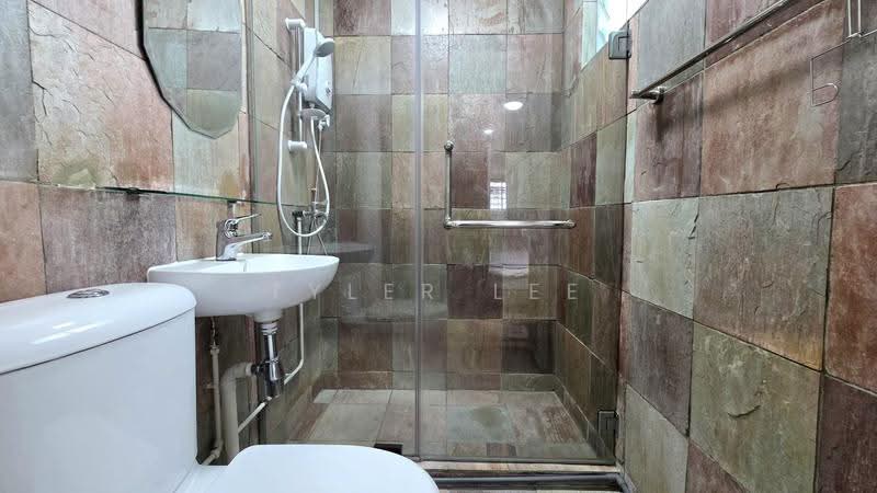 232 Serangoon Avenue 3, 232 Serangoon Avenue 3, Hougang / Punggol / Sengkang, 3 Bedrooms, 904 sqft, HDB Flat For Rent, by Tyler Lee, 500268527 - Bathroom - PropertyGuru.com.sg